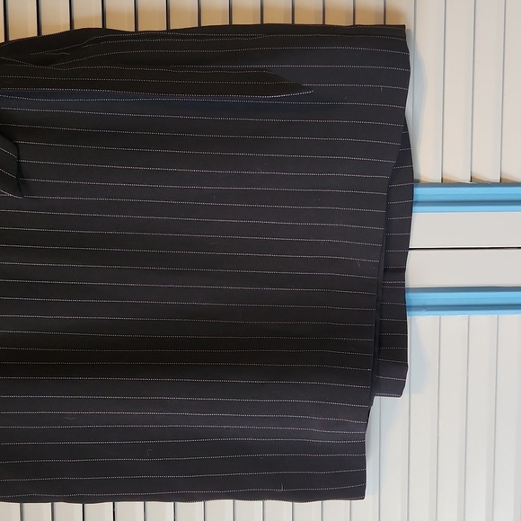 Express Black & White Pin Stripe Skirt - Picture 5 of 11